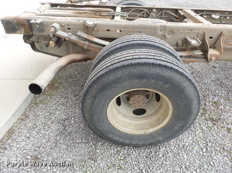image for item DS9636 2004 Ford F350 truck cab and chassis