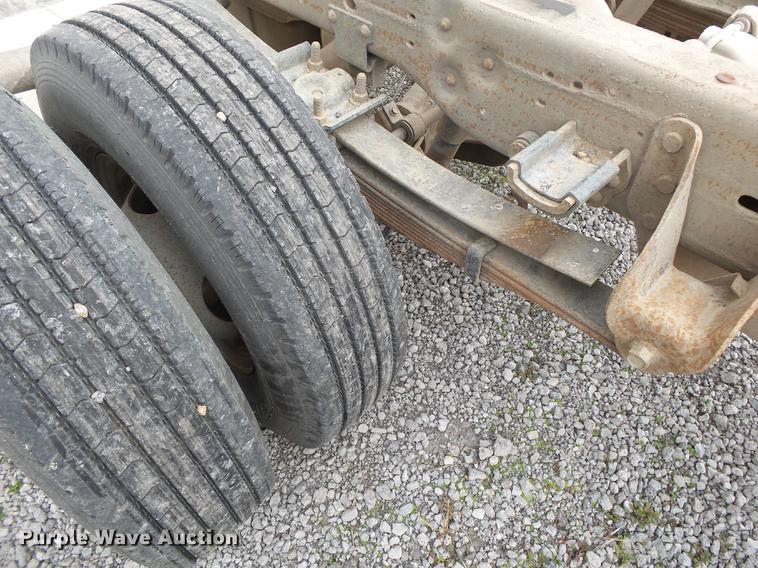 image for item DS9636 2004 Ford F350 truck cab and chassis