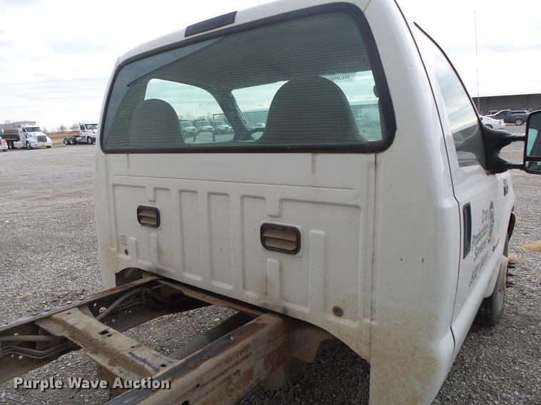 image for item DS9636 2004 Ford F350 truck cab and chassis
