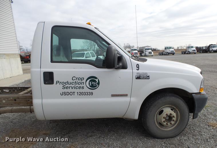 image for item DS9636 2004 Ford F350 truck cab and chassis