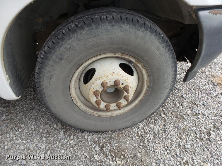 image for item DS9636 2004 Ford F350 truck cab and chassis