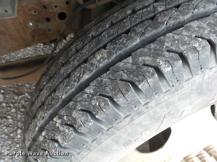 image for item DS9636 2004 Ford F350 truck cab and chassis