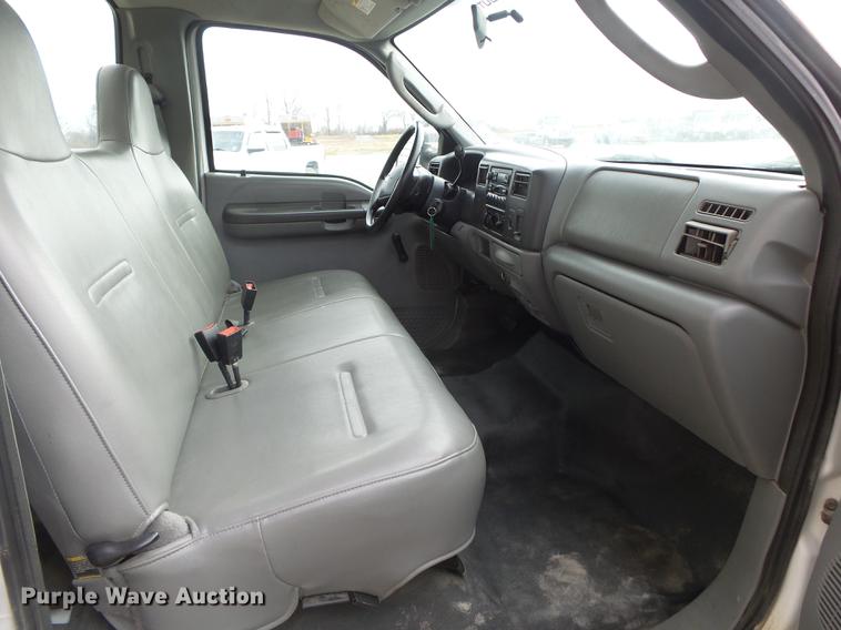 image for item DS9636 2004 Ford F350 truck cab and chassis