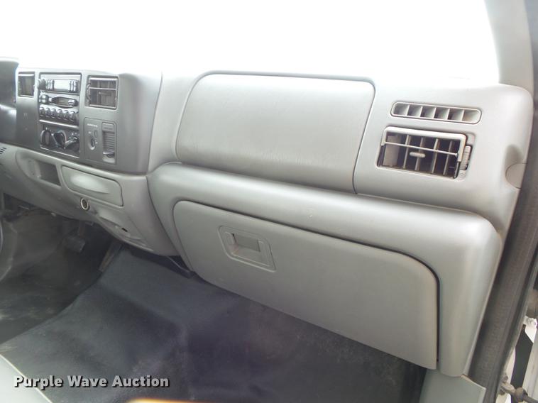 image for item DS9636 2004 Ford F350 truck cab and chassis