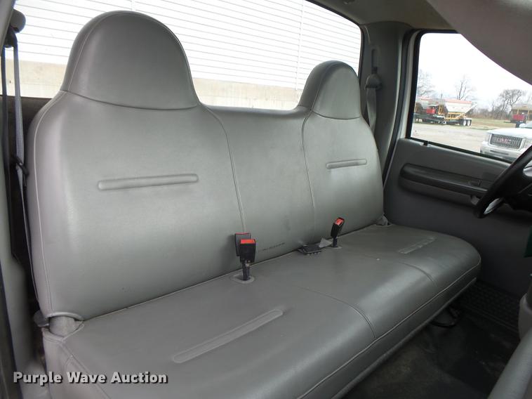 image for item DS9636 2004 Ford F350 truck cab and chassis