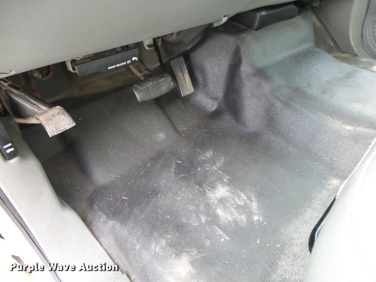 image for item DS9636 2004 Ford F350 truck cab and chassis