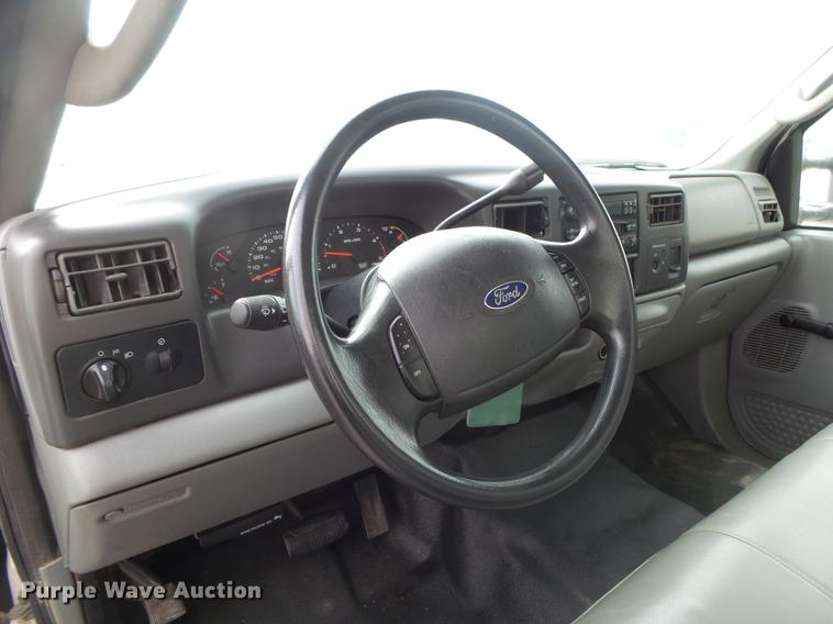 image for item DS9636 2004 Ford F350 truck cab and chassis