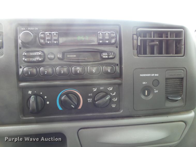 image for item DS9636 2004 Ford F350 truck cab and chassis