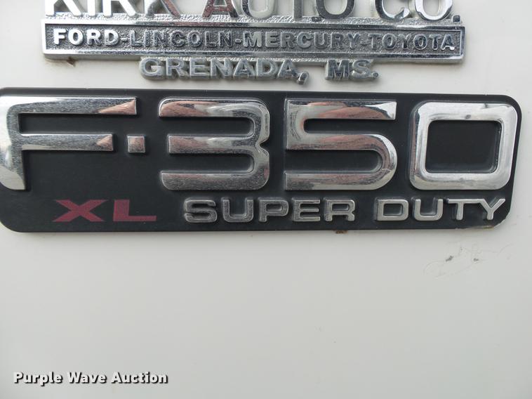 image for item DS9636 2004 Ford F350 truck cab and chassis