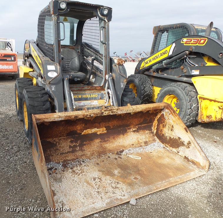 image for item DS9637 2012 New Holland L220 skid steer