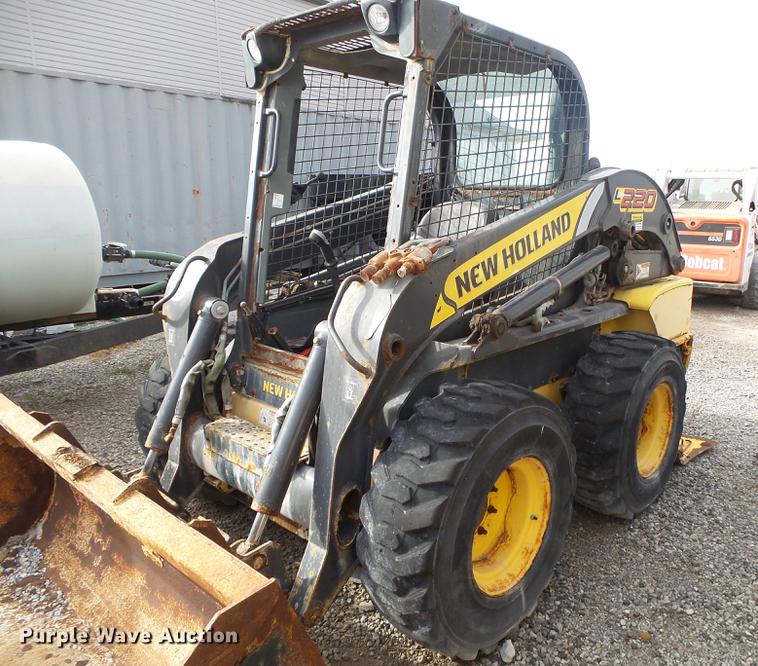 image for item DS9637 2012 New Holland L220 skid steer