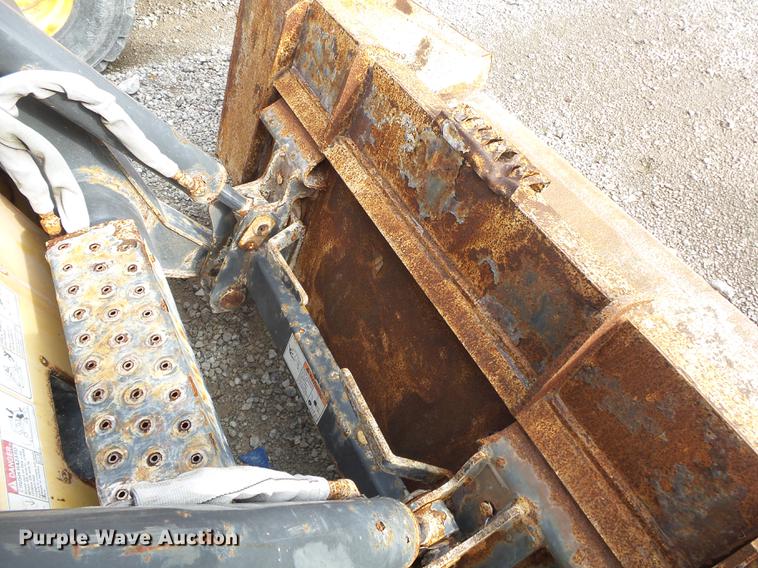 image for item DS9637 2012 New Holland L220 skid steer