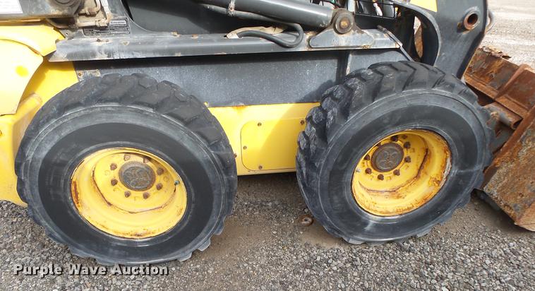 image for item DS9637 2012 New Holland L220 skid steer