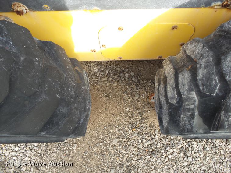 image for item DS9637 2012 New Holland L220 skid steer