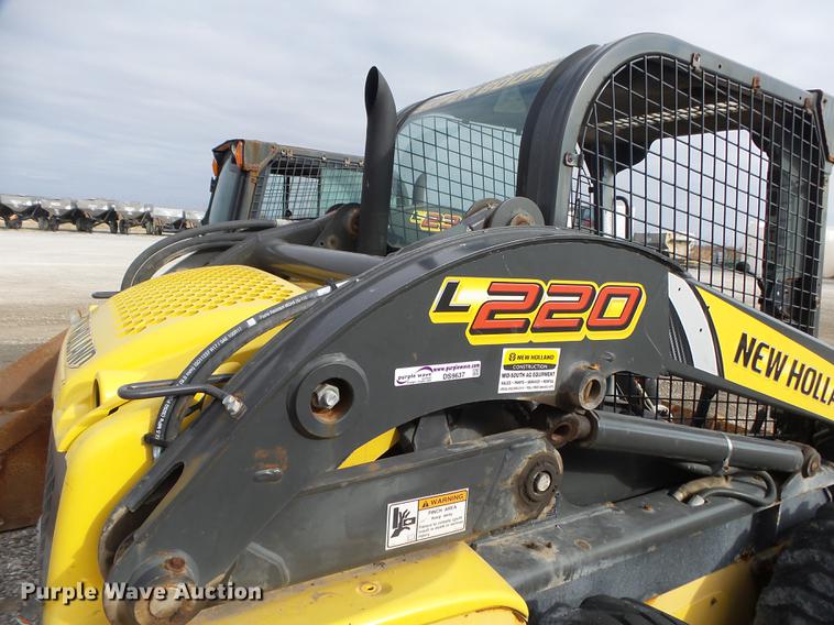 image for item DS9637 2012 New Holland L220 skid steer