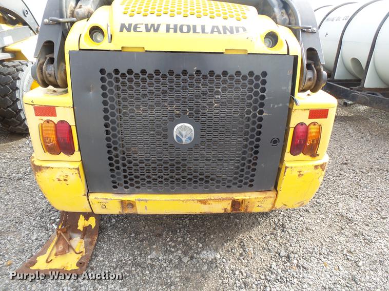 image for item DS9637 2012 New Holland L220 skid steer