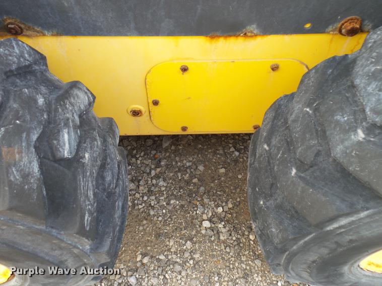 image for item DS9637 2012 New Holland L220 skid steer