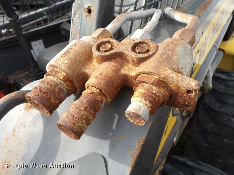 image for item DS9637 2012 New Holland L220 skid steer