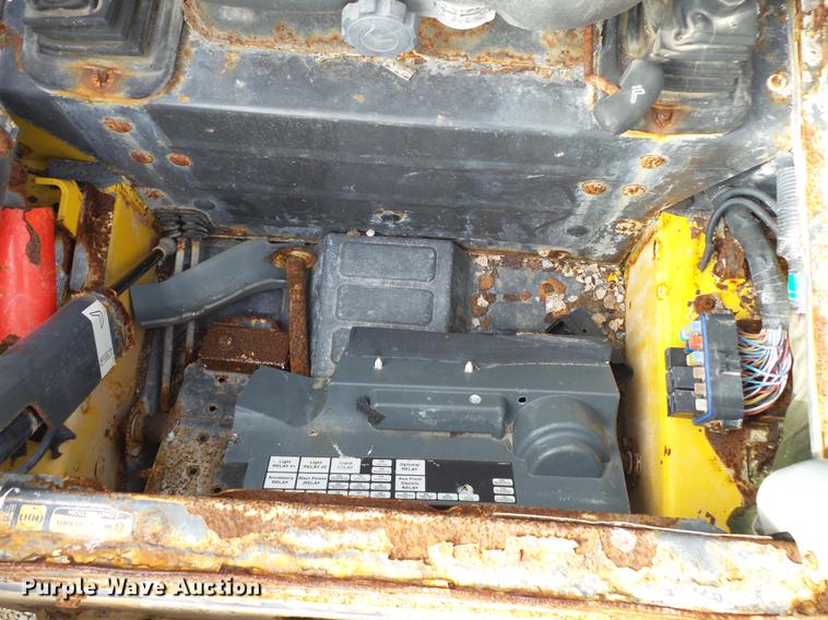 image for item DS9637 2012 New Holland L220 skid steer