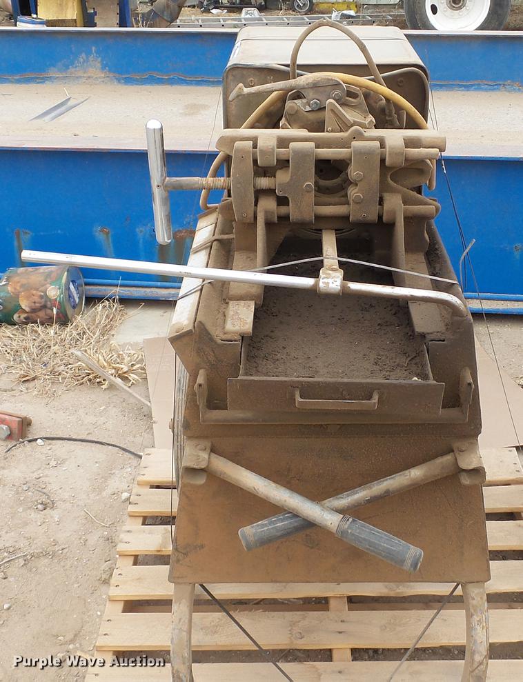 image for item DT9498 Oster 555UT pipe and bolt threader