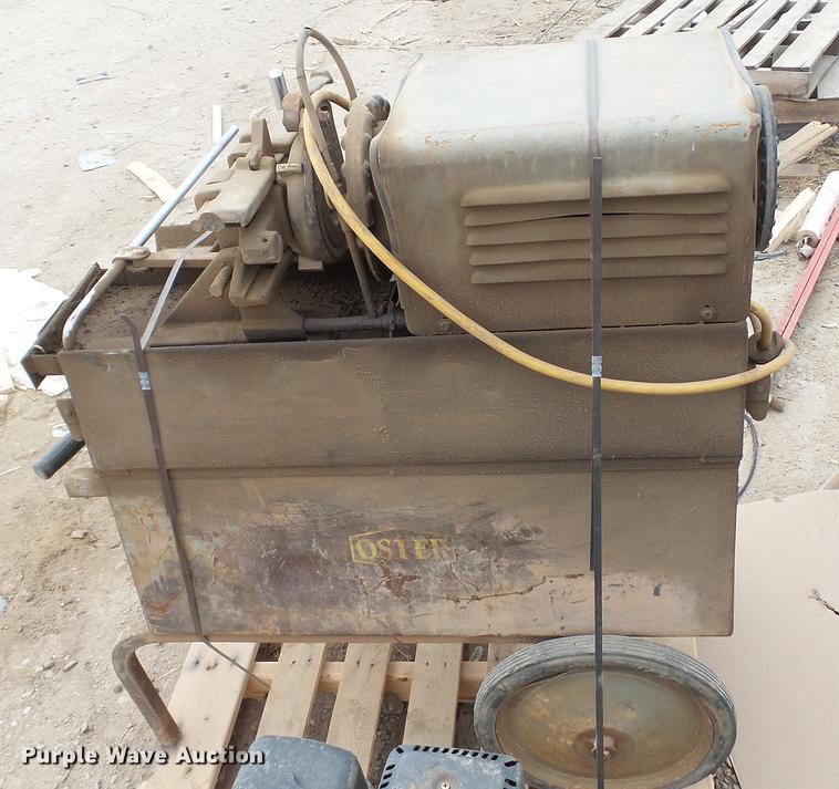 image for item DT9498 Oster 555UT pipe and bolt threader