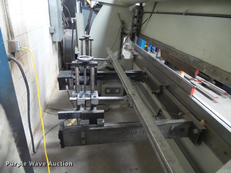 image for item DX9014 1994 Accurpress 713010 press brake