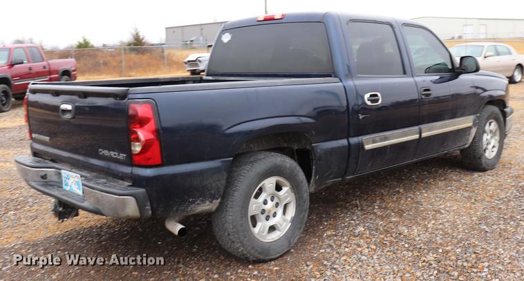 image for item EC9312 2005 Chevrolet Silverado 1500 Crew Cab pickup truck