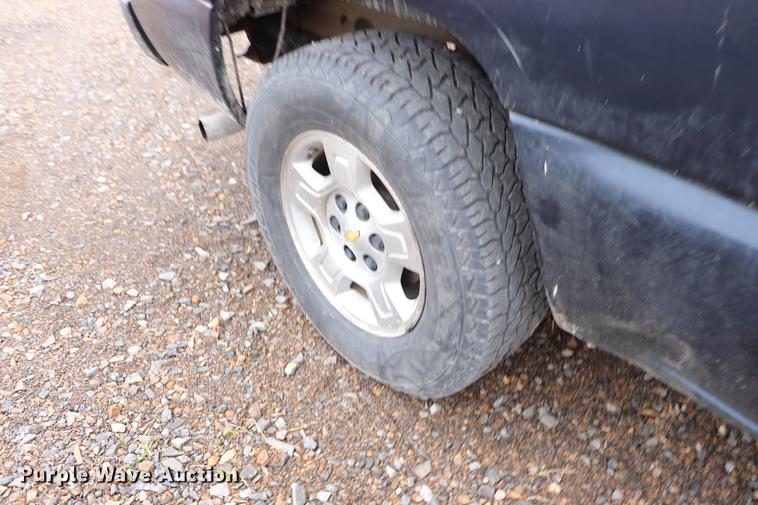 image for item EC9312 2005 Chevrolet Silverado 1500 Crew Cab pickup truck