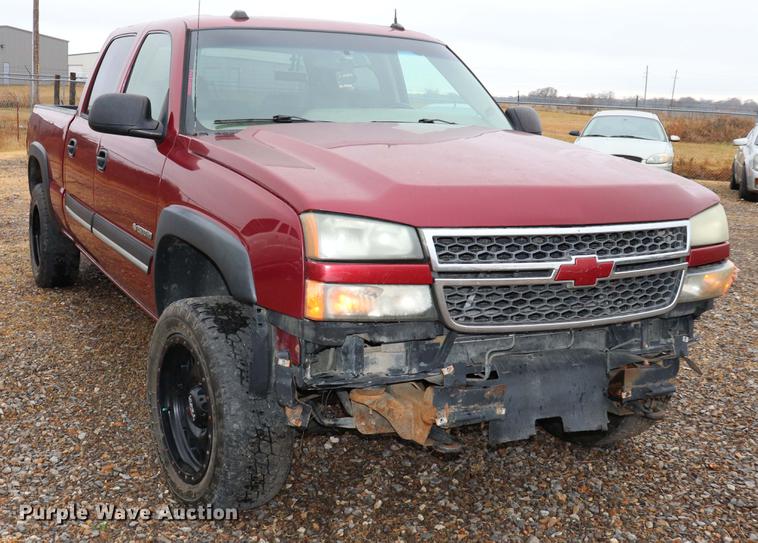 image for item EC9313 2005 Chevrolet Silverado 2500HD Crew Cab pickup truck