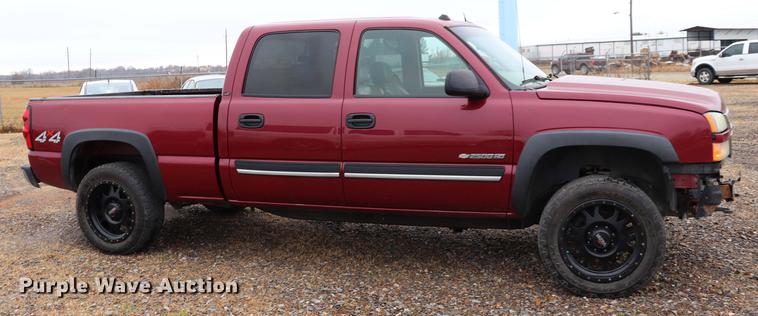 image for item EC9313 2005 Chevrolet Silverado 2500HD Crew Cab pickup truck