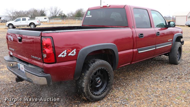 image for item EC9313 2005 Chevrolet Silverado 2500HD Crew Cab pickup truck