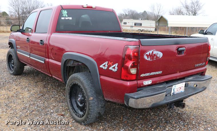 image for item EC9313 2005 Chevrolet Silverado 2500HD Crew Cab pickup truck
