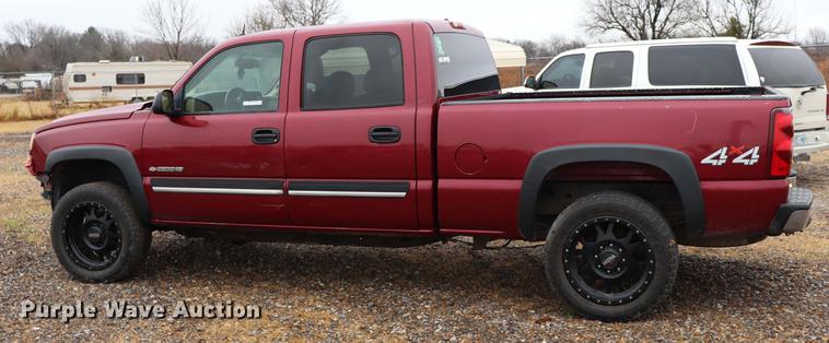 image for item EC9313 2005 Chevrolet Silverado 2500HD Crew Cab pickup truck
