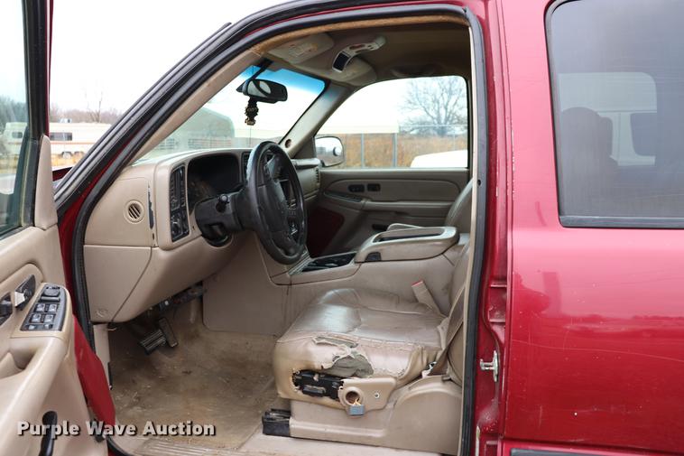 image for item EC9313 2005 Chevrolet Silverado 2500HD Crew Cab pickup truck