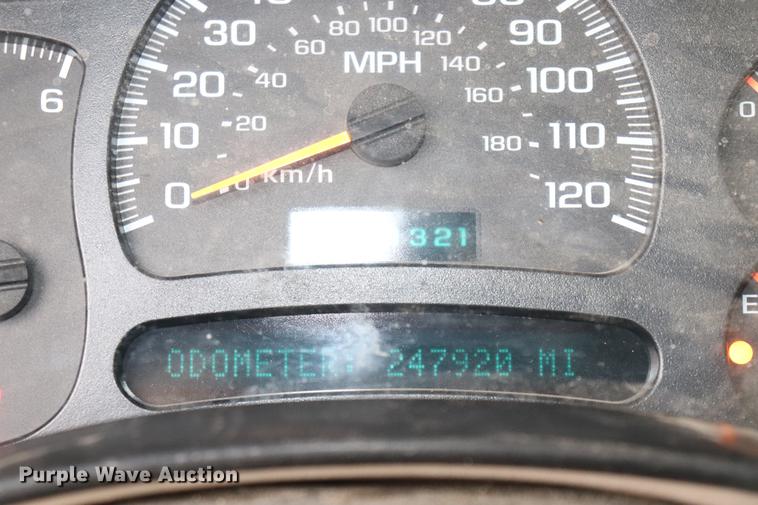 image for item EC9313 2005 Chevrolet Silverado 2500HD Crew Cab pickup truck