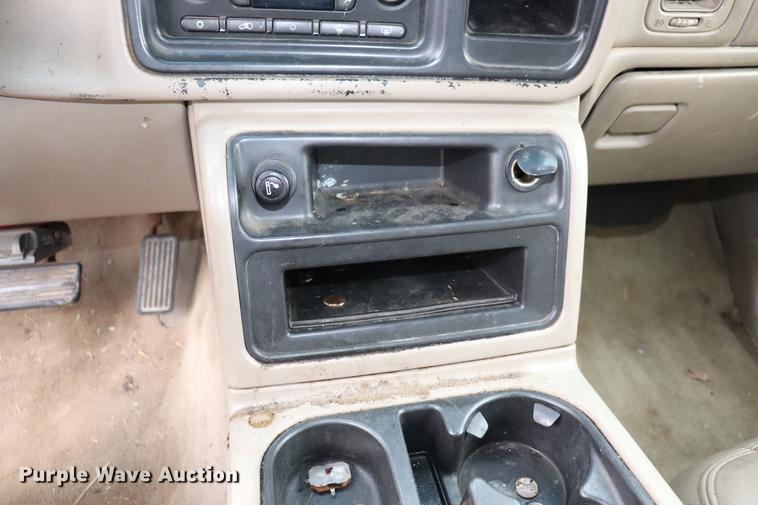 image for item EC9313 2005 Chevrolet Silverado 2500HD Crew Cab pickup truck