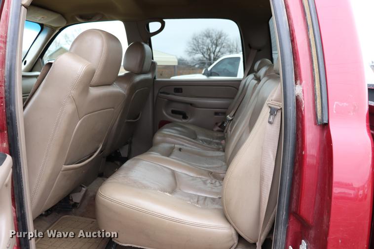 image for item EC9313 2005 Chevrolet Silverado 2500HD Crew Cab pickup truck