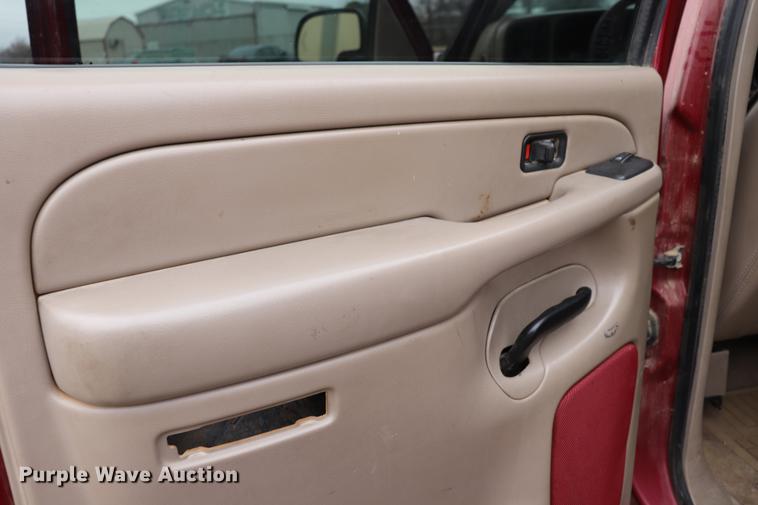 image for item EC9313 2005 Chevrolet Silverado 2500HD Crew Cab pickup truck