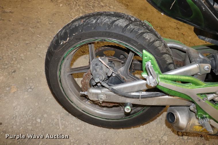 image for item EC9318 2007 Kawasaki EX650-A motorcycle