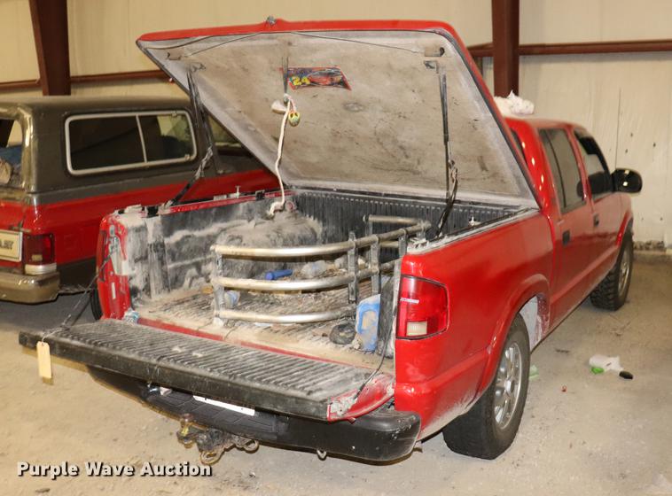 image for item EC9321 2002 GMC Sonoma SLS Crew Cab pickup truck