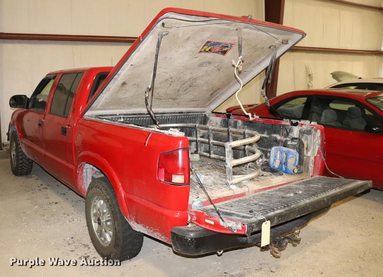 image for item EC9321 2002 GMC Sonoma SLS Crew Cab pickup truck