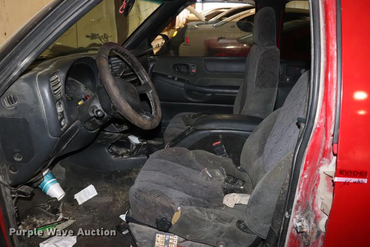 image for item EC9321 2002 GMC Sonoma SLS Crew Cab pickup truck