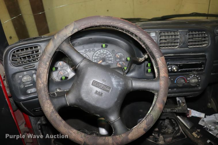 image for item EC9321 2002 GMC Sonoma SLS Crew Cab pickup truck