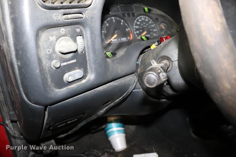 image for item EC9321 2002 GMC Sonoma SLS Crew Cab pickup truck