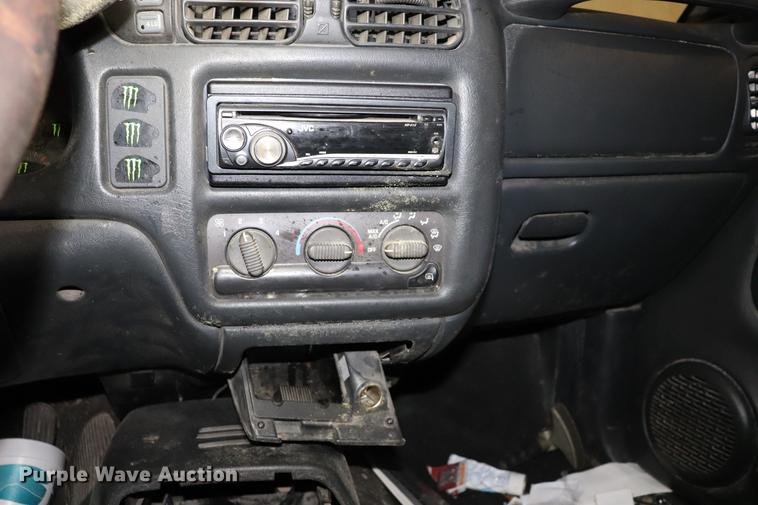 image for item EC9321 2002 GMC Sonoma SLS Crew Cab pickup truck