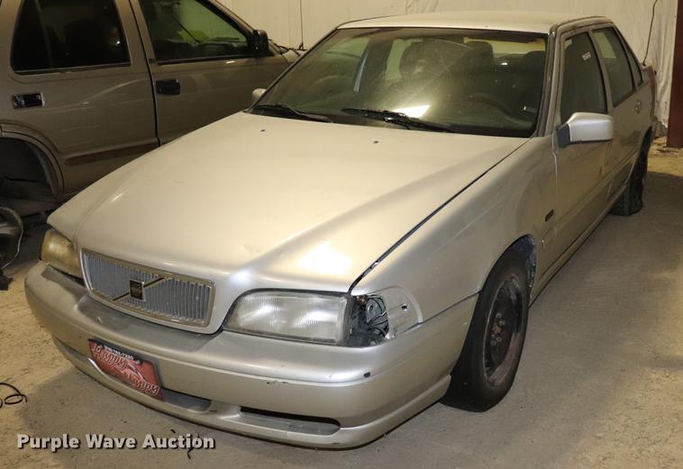 image for item EC9325 1998 Volvo S70