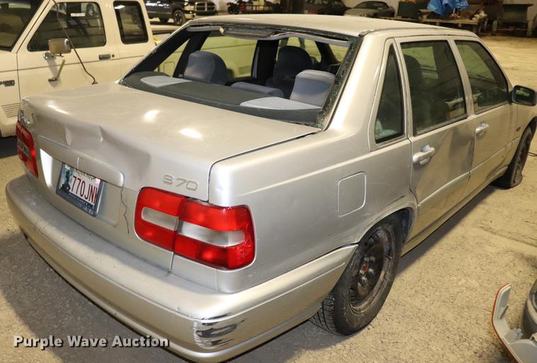 image for item EC9325 1998 Volvo S70
