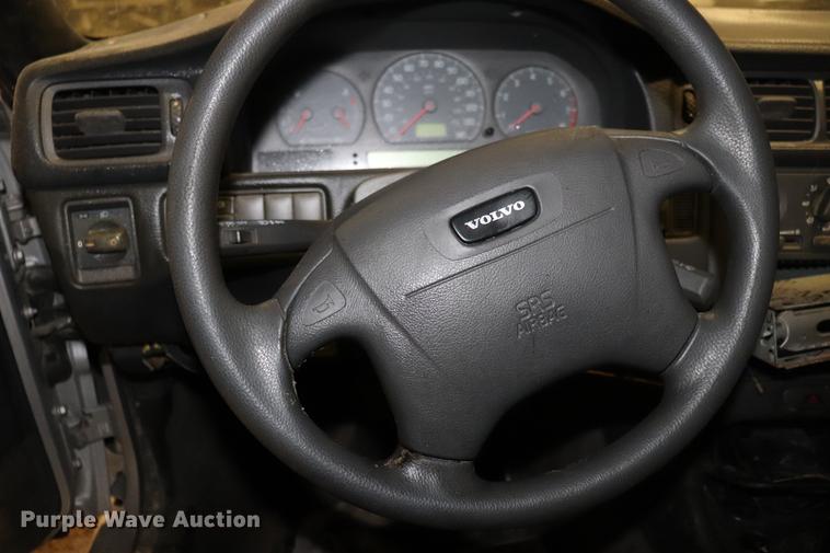 image for item EC9325 1998 Volvo S70