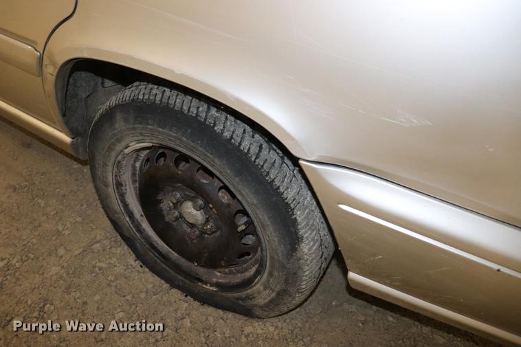 image for item EC9325 1998 Volvo S70