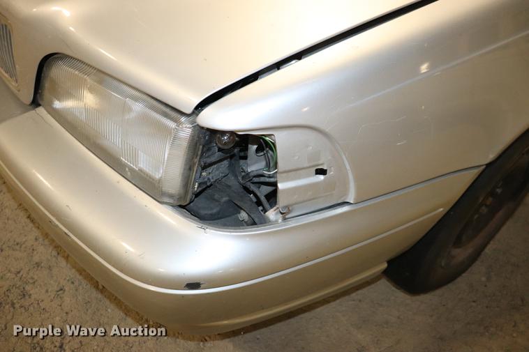 image for item EC9325 1998 Volvo S70